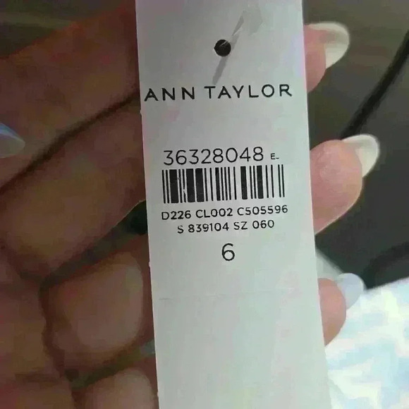 NWT ANN TAYLOR GEO PATTERN CROP PANTS - Picture 4 of 5